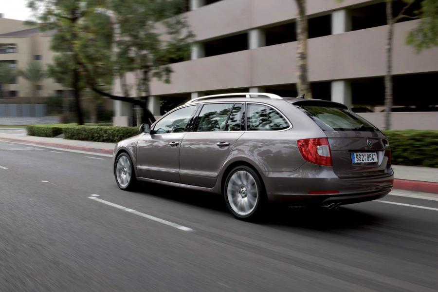  Skoda Superb Combi 2009 года  (фото 53 из 74)